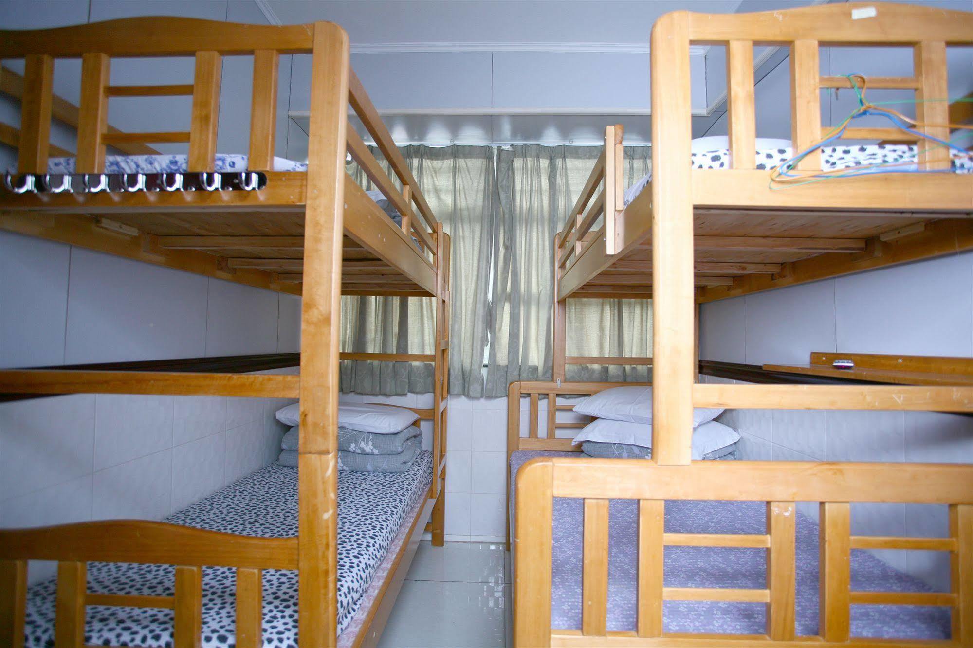 H K Commercial Inn Цзюлун Экстерьер фото