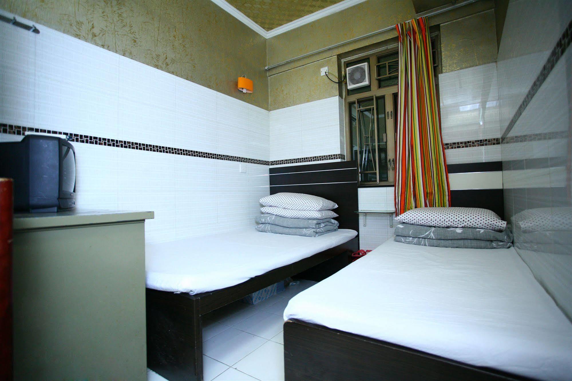 H K Commercial Inn Цзюлун Экстерьер фото